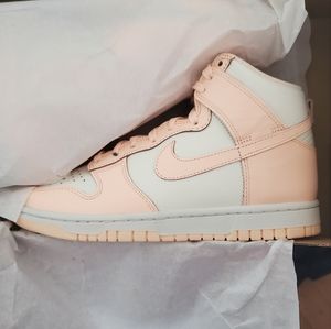 Woman Nike Dunk High